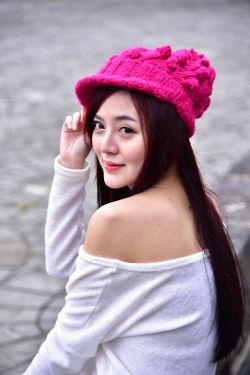 怎样看到女生的小背心